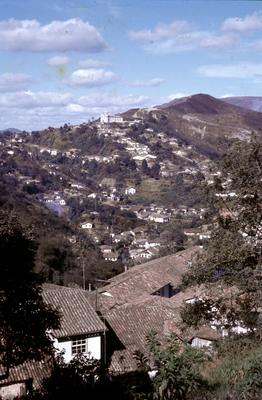 Vista da cidade e Igreja Santa Efigênia (ao fundo)