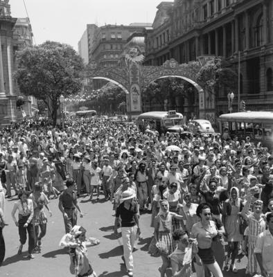 Decoração na cidade durante o carnaval