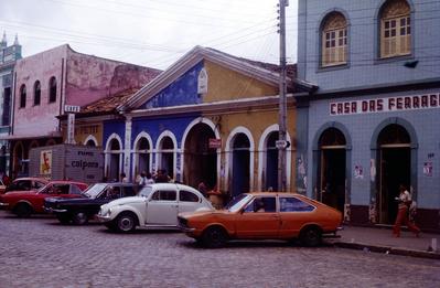 Aspecto de rua - casario e comércio
