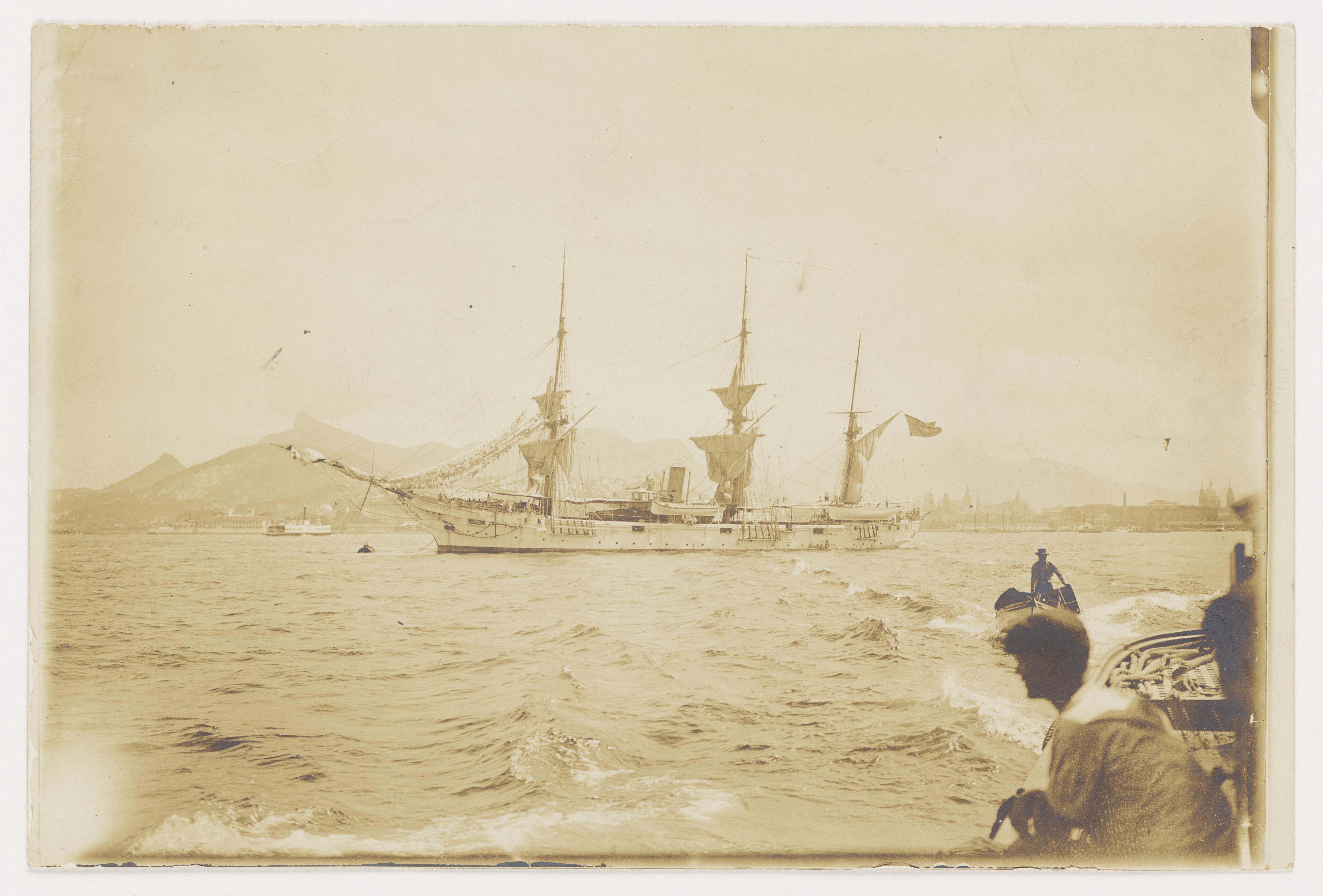 Barco na Baía de Guanabara