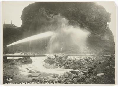 Uso de jato d’água na derrubada do morro do Castelo