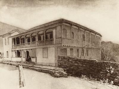 Casarão com varanda