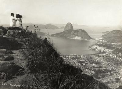 Vista de Botafogo e do Pão de Açúcar, tomada do Mirante Dona Marta