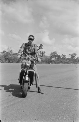 Jorge Bodanzky em sua motocicleta