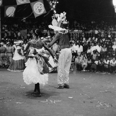 Passistas no desfile da escola de samba dos Acadêmicos do Salgueiro