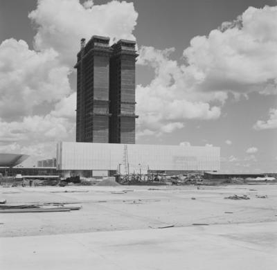 Congresso Nacional e Museu Histórico de Brasília (em primeiro plano) em construção