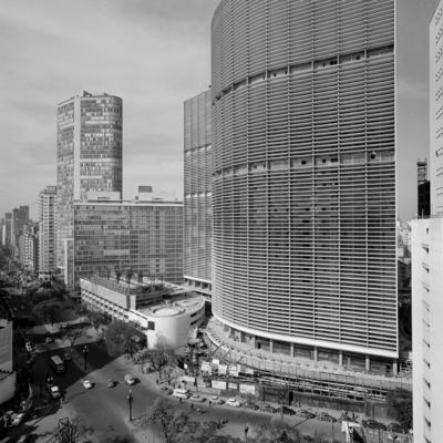Edifício Copan, projeto de Oscar Niemeyer, e Edifício Itália, o mais alto ao fundo.