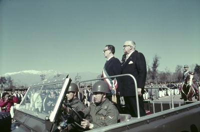 Salvador Allende durante desfile militar