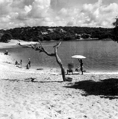 José Pancetti pintando na lagoa de Abaeté