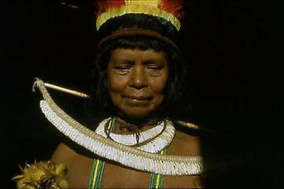 Série Xingu - Anciã pronta para a cerimônia do Yamaricumã
