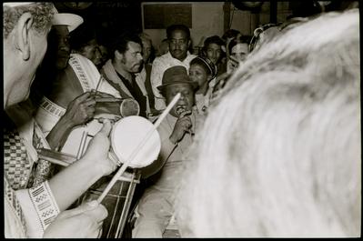 Candeia ao microfone