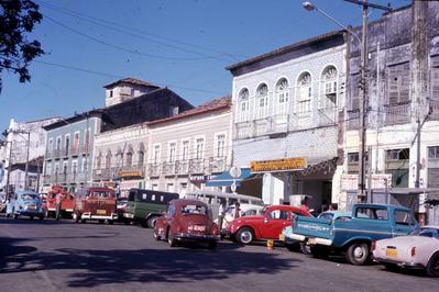 Aspecto de rua - casario e comércio