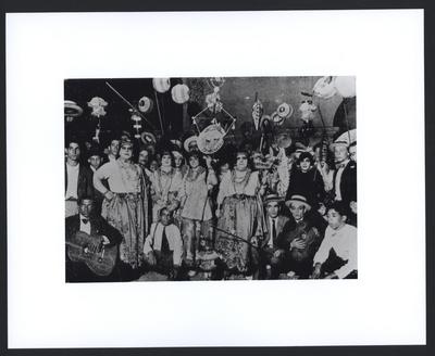 Sinhô e grupo Mimosas Democráticas (reprodução)