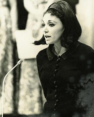 Márcia ao microfone