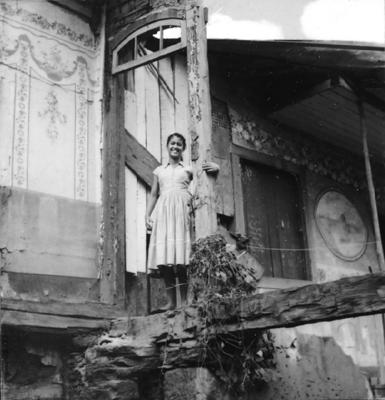 Ouro Preto, menina posando