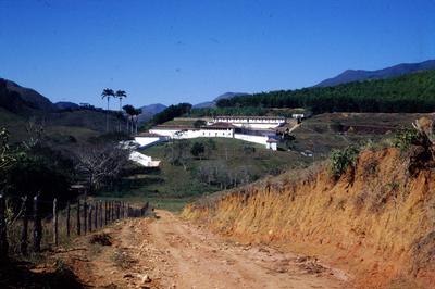 Fazenda Pau d'Alho vista ao longe