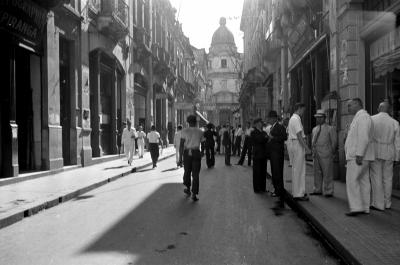 Rua 15 de novembro, ao fundo, edifício sede da Bolsa Oficial do Café