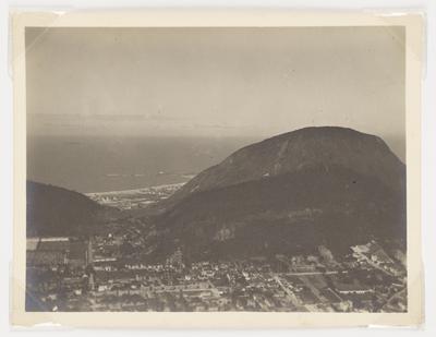 Vista da enseada de Botafogo, com Copacabana ao fundo, a partir do Mirante Dona Marta