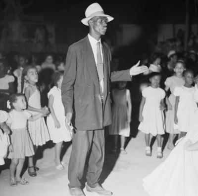 O mestre-sala Delegado no ensaio na Mangueira