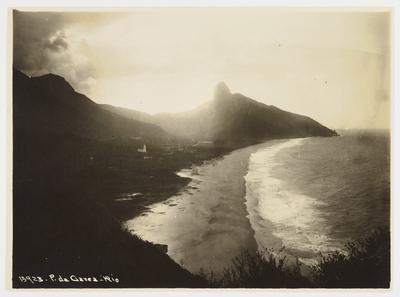 Praia de São Conrado e Pedra da Gávea