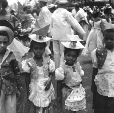 Desfile de blocos no Banho de Mar à Fantasia