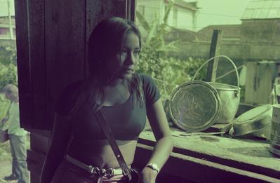 Edna de Cássia e sua família em sua casa