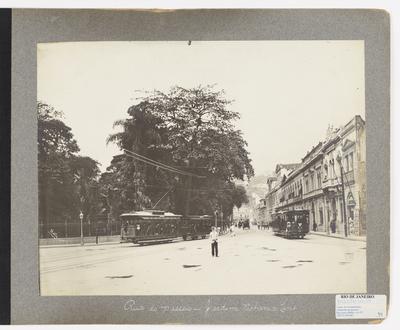 Passeio Público na Lapa - vendo-se os bondes da Cia. Jardim Botânico
