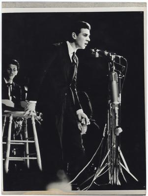 Carlos Lyra ao microfone