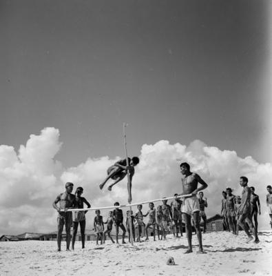 Praia em Natal, pescadores brincando
