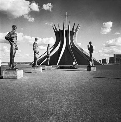 Os quatro evangelistas, escultura de Alfredo Ceschiatti