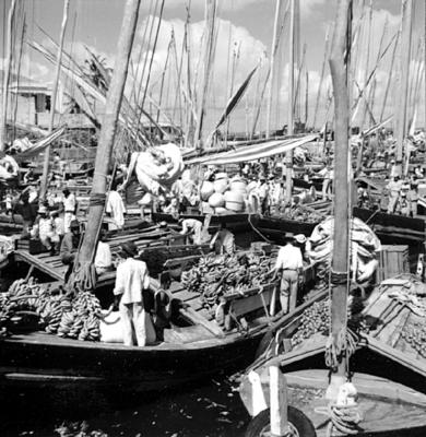 Embarcações na rampa e arredores do Mercado Modelo