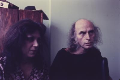 O repórter Karl Brugger entrevista Judith Malina e Julian Beck, criadores do Living Theater, presos em Belo Horizonte