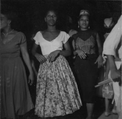 Mulheres no ensaio na Mangueira