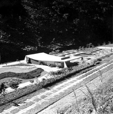 Residência de Edmundo Cavanellas, projeto do arquiteto Oscar Niemeyer e Burle Marx