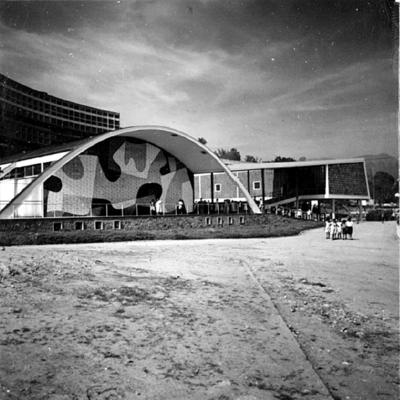 Conjunto Habitacional do Pedregulho - Painel Pulando Carniça, de Portinari