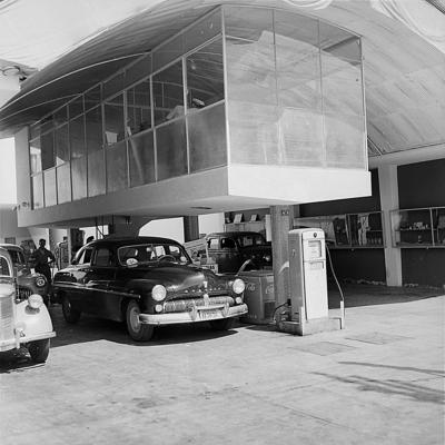 Vilanova Artigas - posto de gasolina Esso