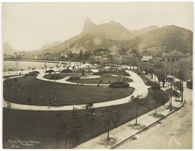 Avenida Beira Mar, ao fundo o Morro do Corcovado