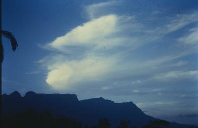 Maciço do Pico da Neblina, visto de Maturacá
