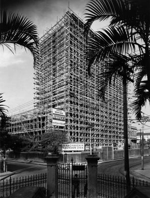 Edifício-sede da Pirelli em construção