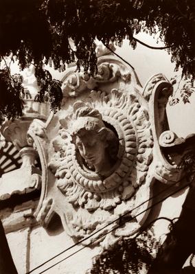Cabeça de mulher, em estilo art-nouveau, em prédio da rua Jardim Botânico