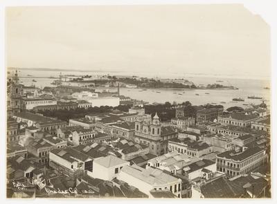 Praça XV de novembro e arredores vistos do alto do morro do Castelo, ao fundo, Ilha das Cobras e ponte Almirante Alexandrino
