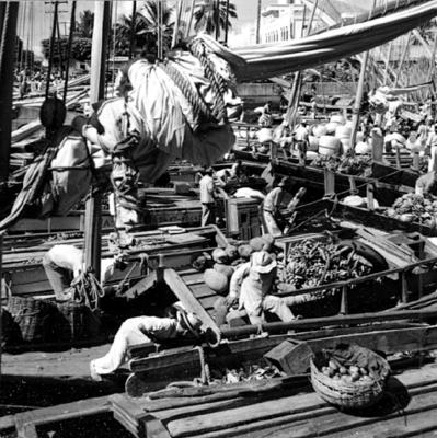 Embarcações na rampa e arredores do Mercado Modelo