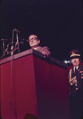Pronunciamento do presidente chileno Salvador Allende, deposto dois anos depois por um golpe militar, e Sanchez Celedón, da Força Aérea do Chile