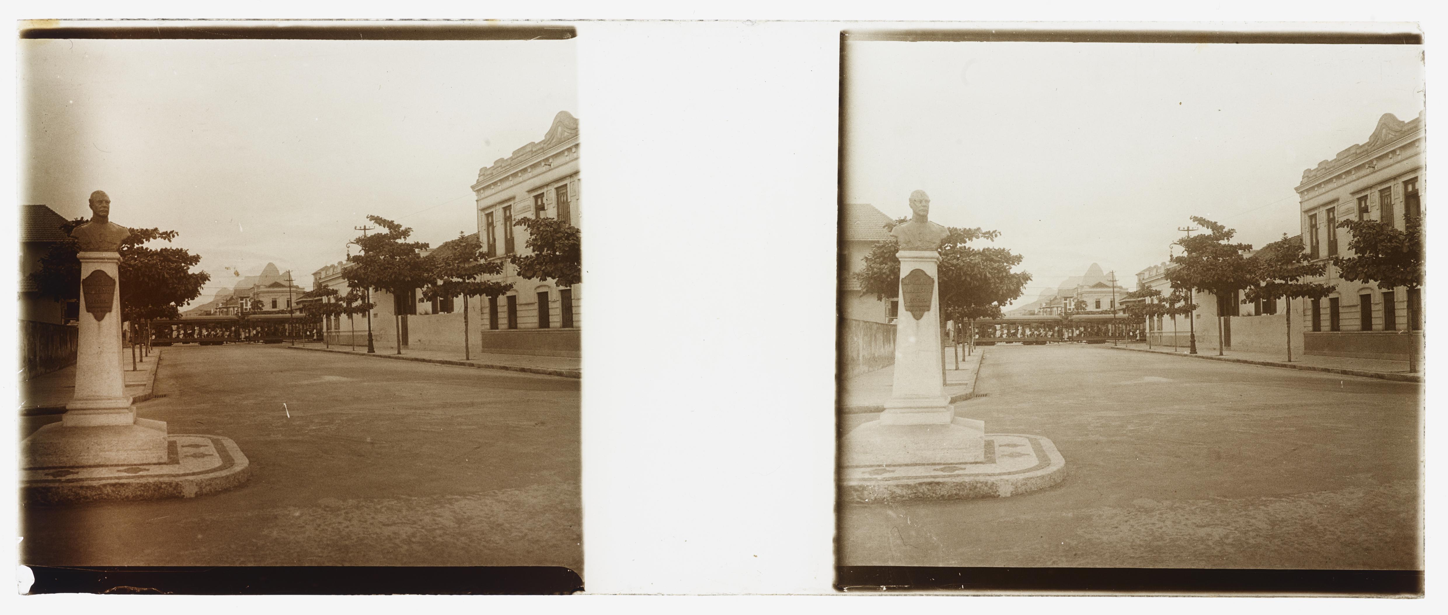 Busto na avenida Rainha Elizabeth