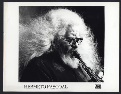 Hermeto Pascoal com sax soprano