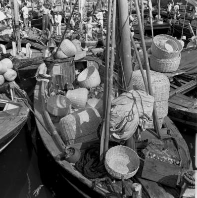 Embarcações na rampa e arredores do Mercado Modelo