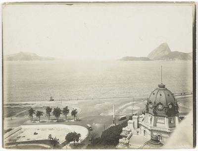 Vista do Pão de Açúcar com o Palácio Monroe em primeiro plano