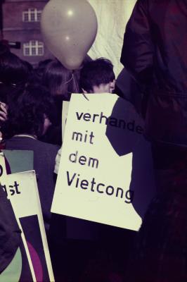 Manifestação pacifista organizada pelos estudantes da Escola de Ulm