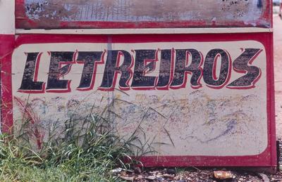 Flagrante de rua - placas, letreiros e cartazes