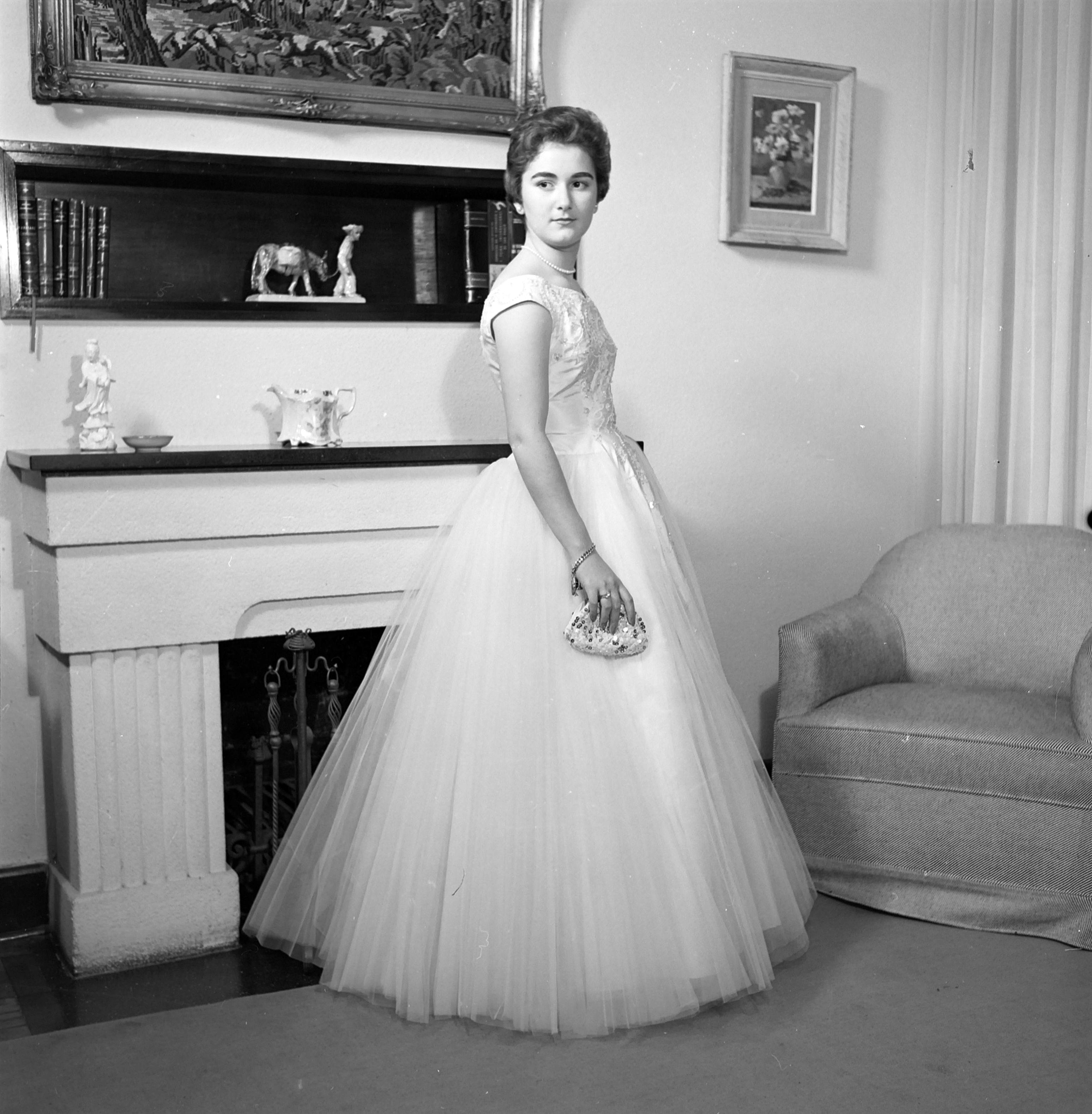 Maristela Junqueira Carvalho com vestido de baile